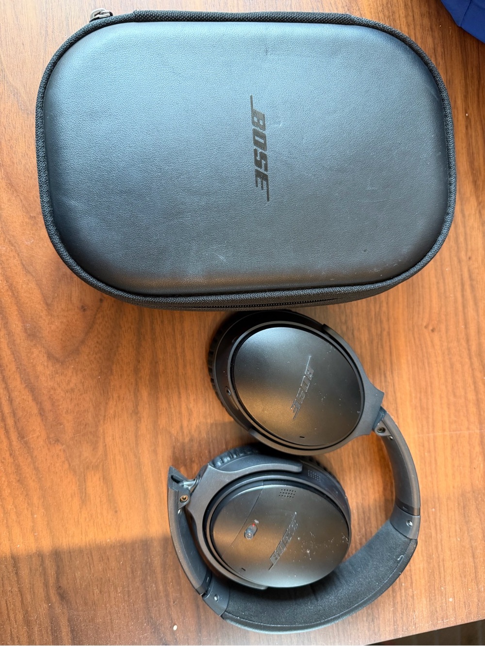 Bose Black Over-Ear Headphones with Black Zipper Case